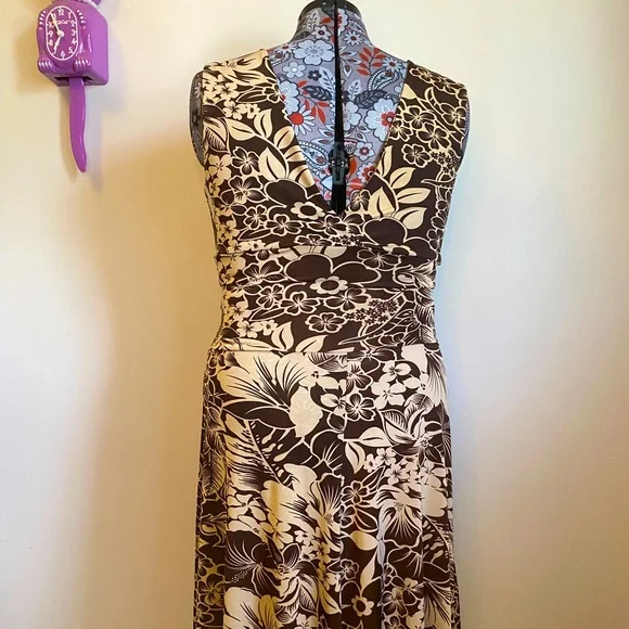 Crossover Ruched Dress - Picture 3 of 4